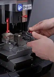 מה עושים במקרה של אובדן מפתח רכב 2 חיתוך וקידוד מפתחות
